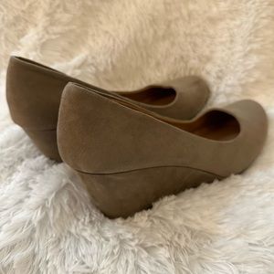 EUC Chinese Laundry Wedge